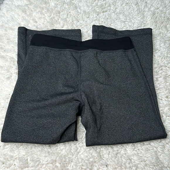 Lululemon Charcoal Cropped Capri Leggings Slight Flare EE28 - Picture 4 of 9